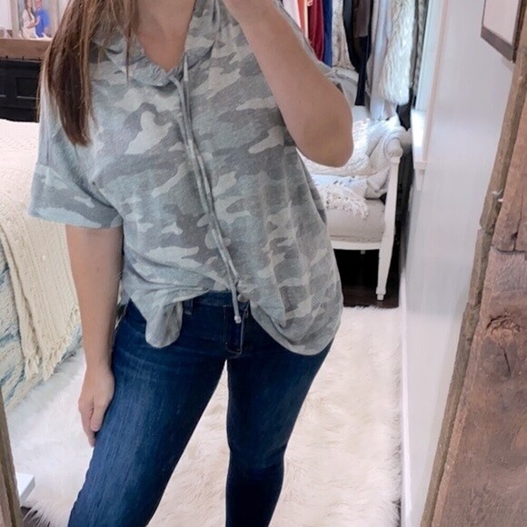 A glow maternity top camouflage size large - Picture 3 of 6